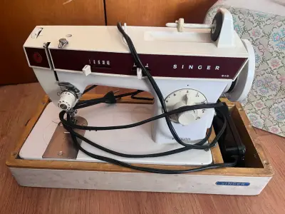 Máquina de Coser Singer 248 con Estuche - miniatura 1