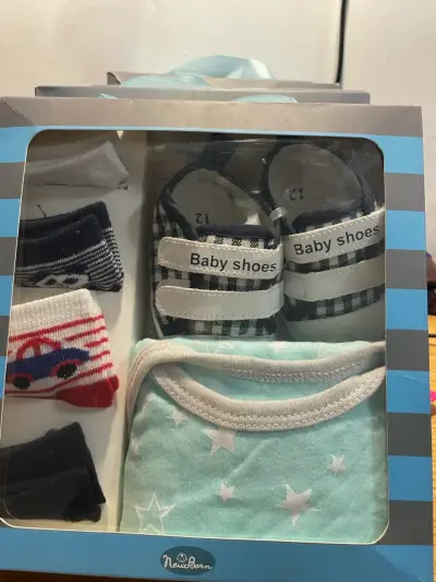Set de Ropa y Zapatos para Recién Nacido - miniatura 5