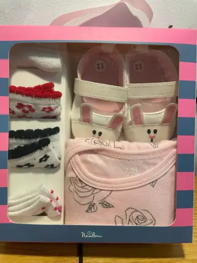 Set de Ropa y Zapatos para Bebé Newborn - miniatura 1