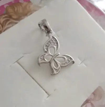 Colgante de mariposa en plata elegante - miniatura 1