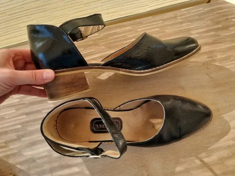 Zapatos de cuero negro con tacón medio n°39
