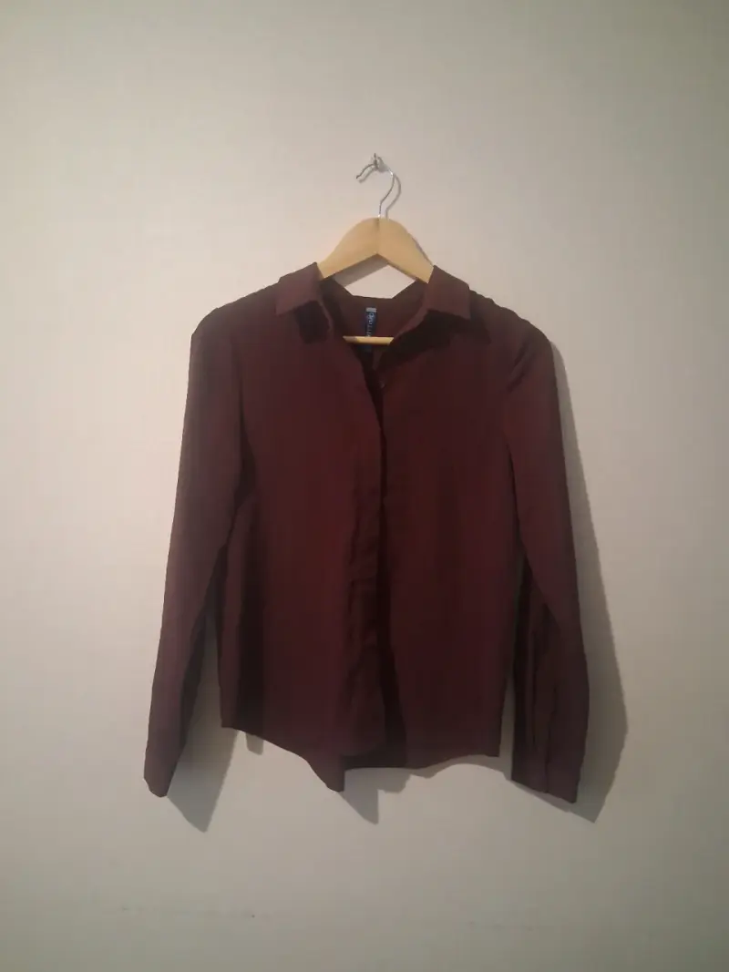 Camisa formal burdeo de manga larga
