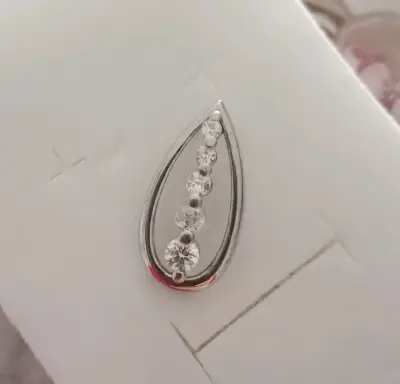 Colgante  plata con circonitas en forma de lágrim - miniatura 1