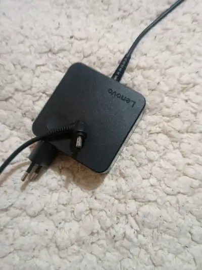 Cargador Lenovo original para notebook punta fina - miniatura 1