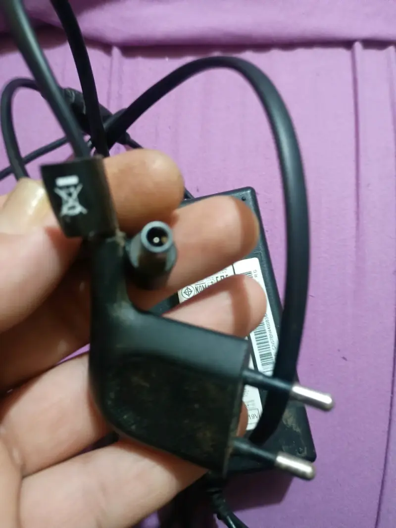 Cargador Samsung 19V 65W para notebook - 1