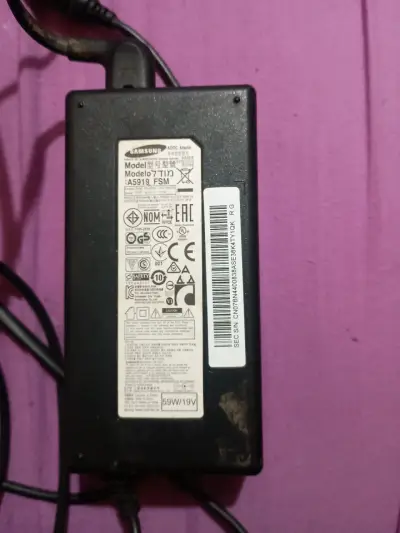 Cargador Samsung 19V 65W para notebook - miniatura 2