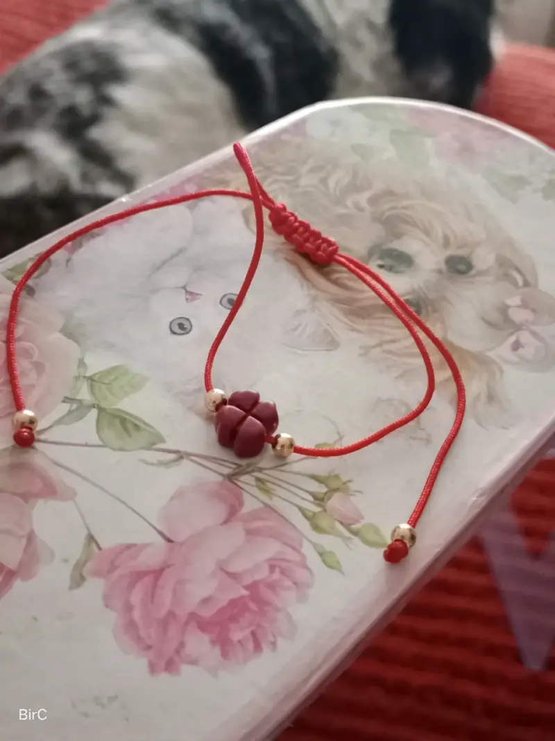Pulsera de hilo rojo con dije de trébol de 4 hojas - 2