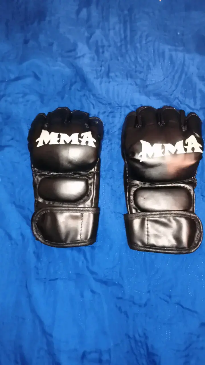 Guantes de MMA negros para entrenamiento - 1