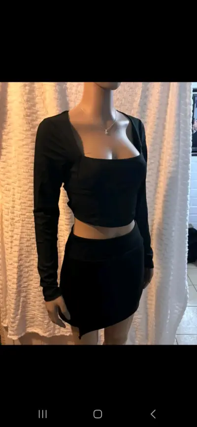 Vestido corto blanco y negro con encaje - miniatura 3