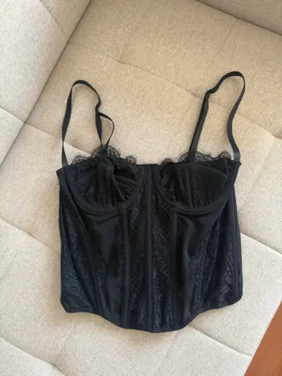 Corset negro de encaje con tirantes ajustables - miniatura 1
