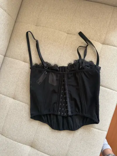 Corset negro de encaje con tirantes ajustables - miniatura 2