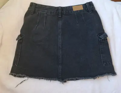 Falda de mezclilla negra talla 12 - miniatura 2