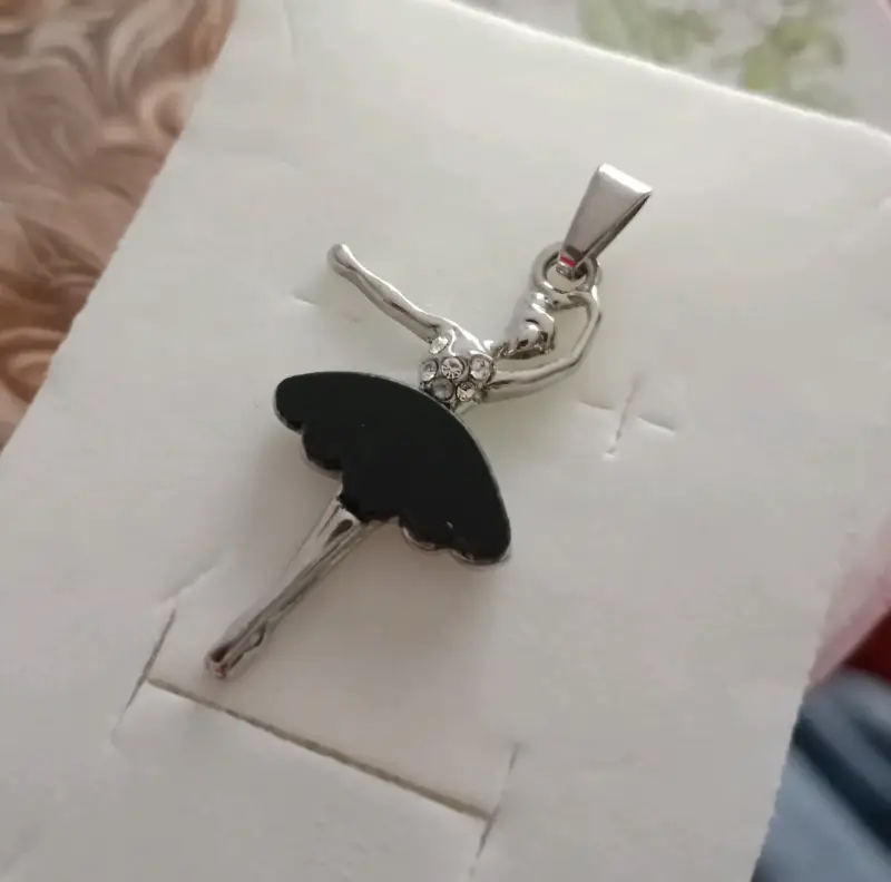 Colgante de bailarina en acero con vestido negro - 1