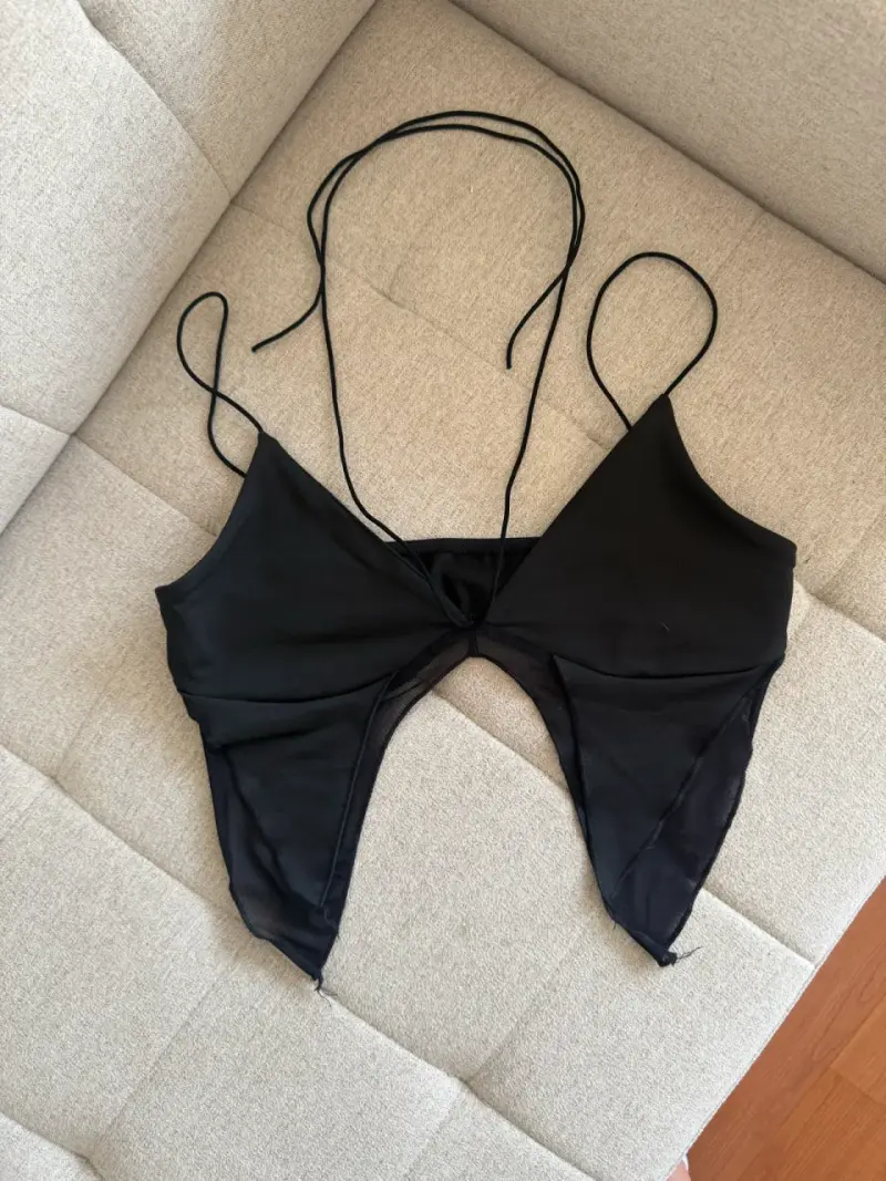 Top negro con tirantes delgados - 2
