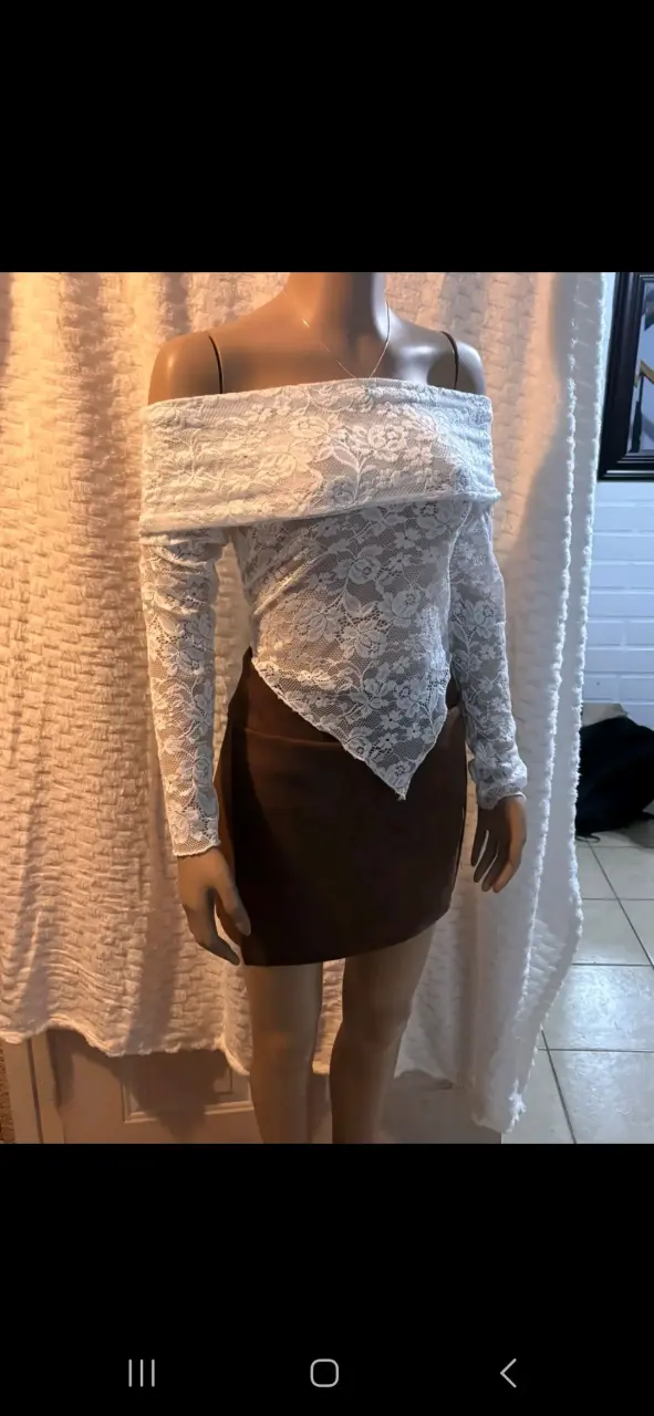Blusa de encaje hombros descubiertos - 1