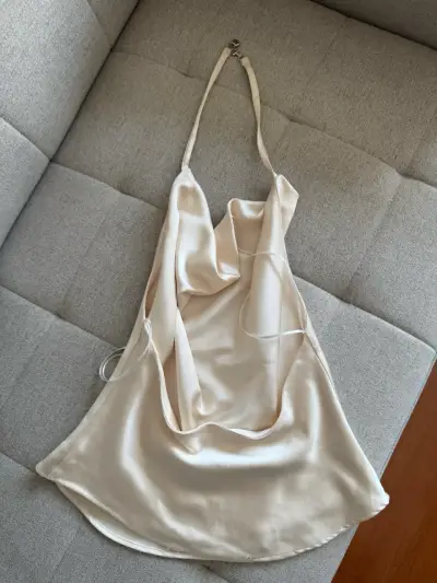 Top de satén crema Zara - miniatura 2