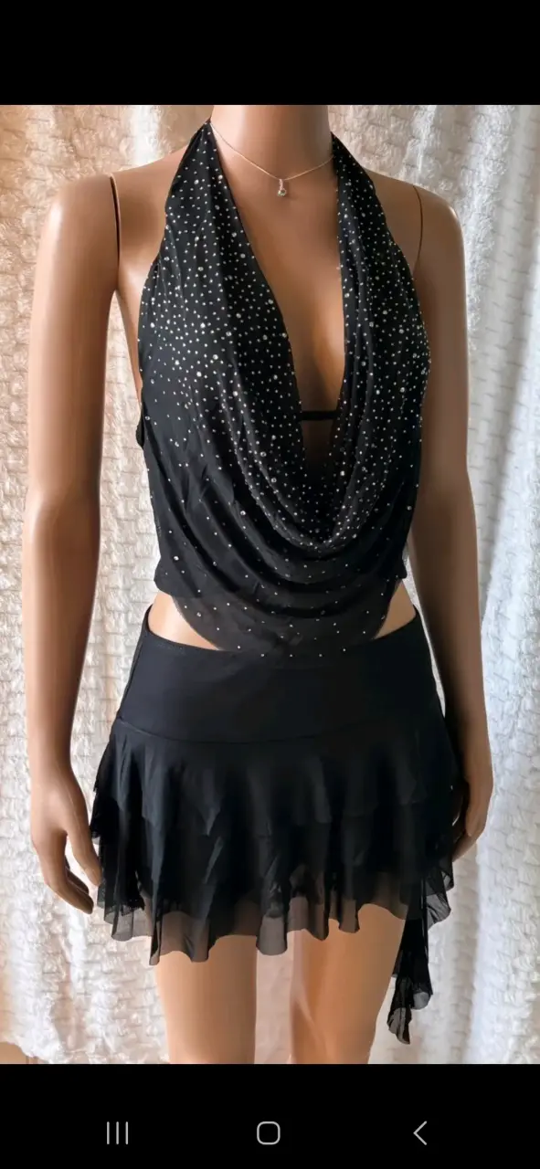 Vestido largo negro elegante con escote drapeado - 3
