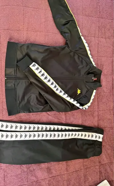 Conjunto deportivo negro Kappa con franjas - miniatura 1
