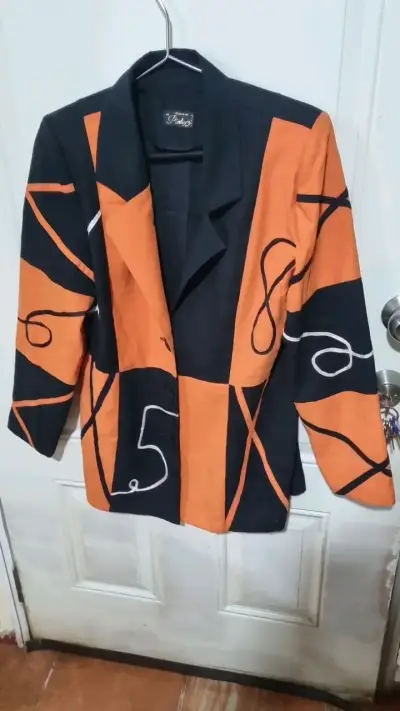 Blazer vintage negro y naranja con diseño abstracto - miniatura 1