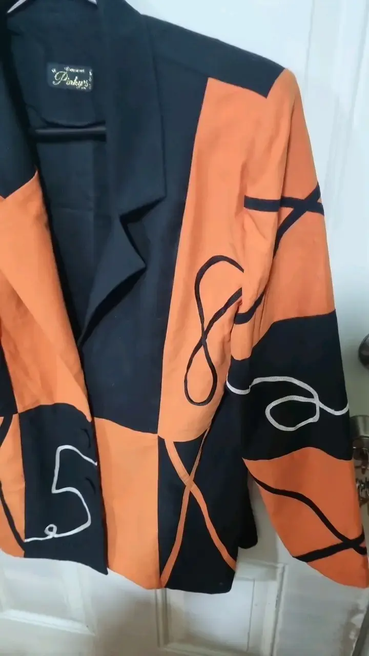 Blazer vintage negro y naranja con diseño abstracto - 2