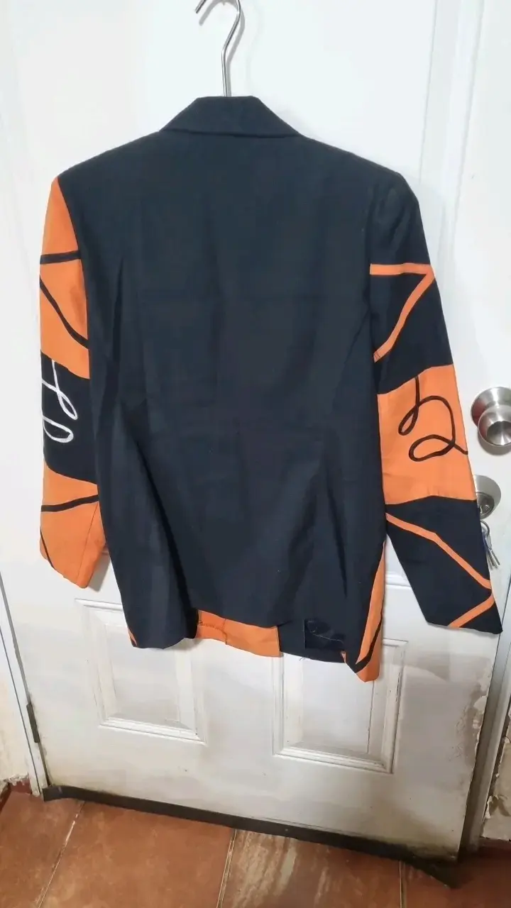 Blazer vintage negro y naranja con diseño abstracto - 4