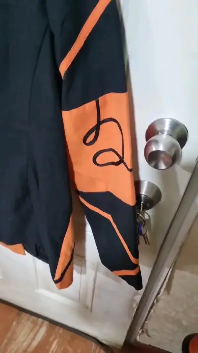 Blazer vintage negro y naranja con diseño abstracto - miniatura 5