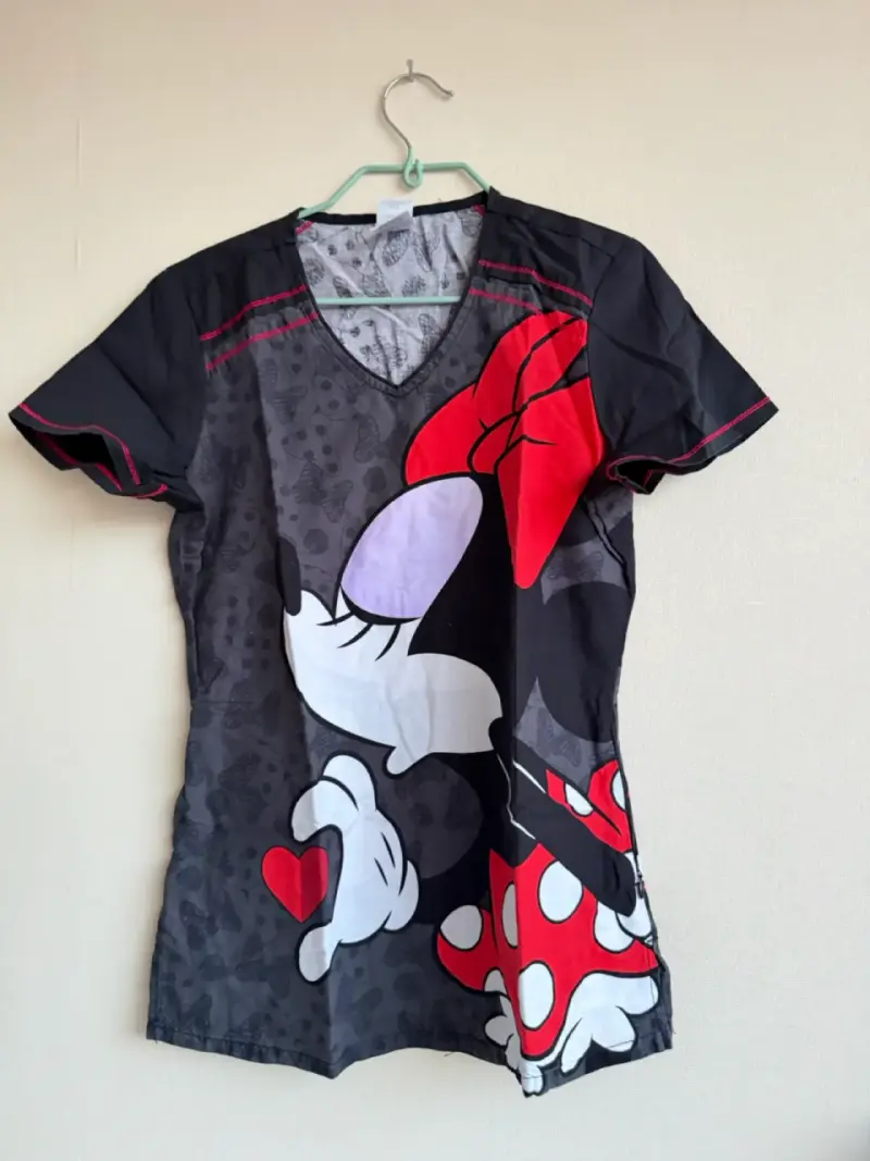 Polera clinica scrub cotton Minnie Mouse mujer