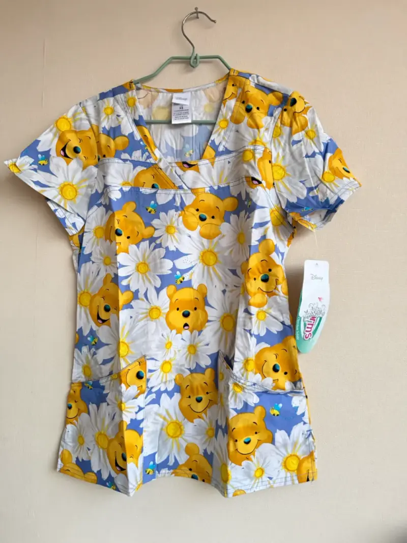 Polera clinica Disney de Winnie the Pooh