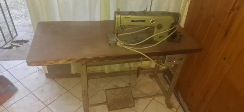 Máquina de Coser Industrial Todaka con Mesa - 1
