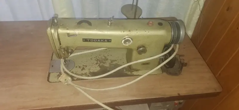 Máquina de Coser Industrial Todaka con Mesa - 2
