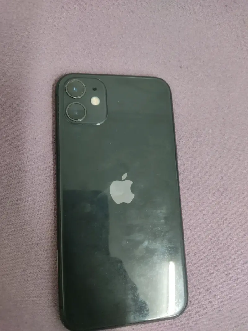 iPhone 11 en buen estado color negro - 2