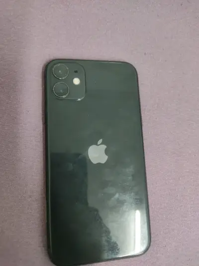 iPhone 11 en buen estado color negro - miniatura 2