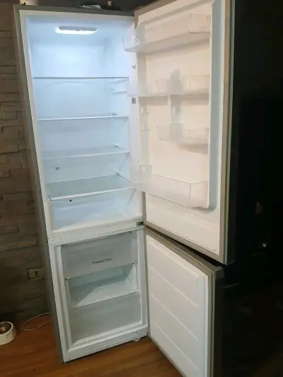 Refrigerador Daewoo de dos puertas en buen estado - miniatura 2