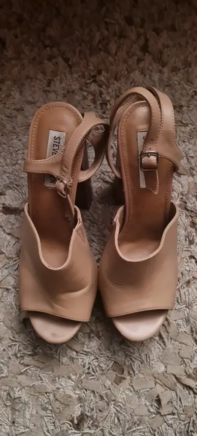 Sandalias de tacón alto Steve Madden color beige - miniatura 2