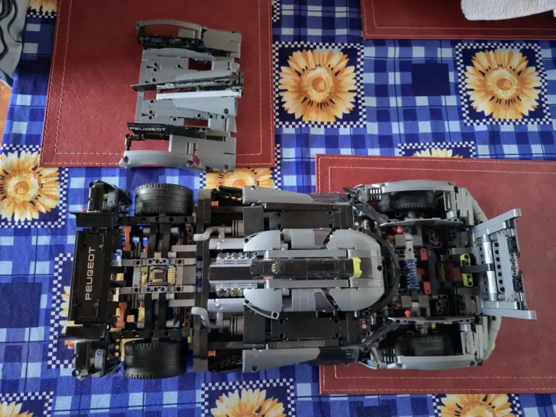 LEGO Peugeot Le Mans - 4