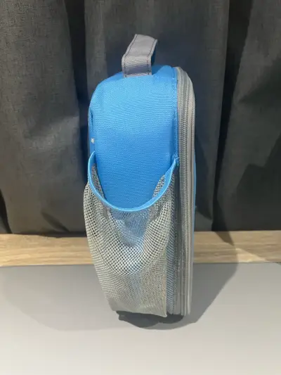 Lonchera infantil azul con diseño de astronauta - miniatura 2