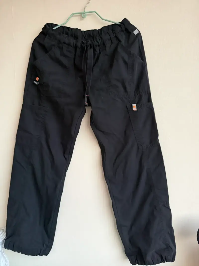 Pantalones clínicos negros