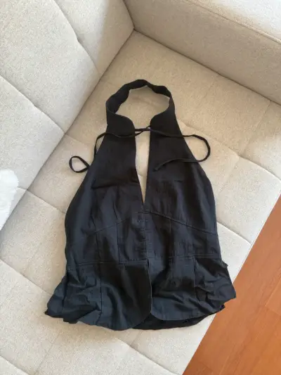 Top negro sin mangas con cuello halter - miniatura 1