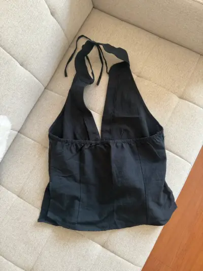 Top negro sin mangas con cuello halter - miniatura 3