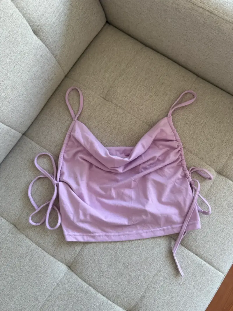 Top lila con tirantes y fruncido lateral INDEX - 1
