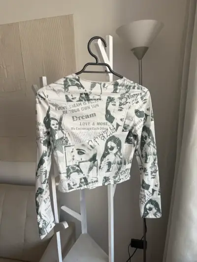 Polera manga larga estampada estilo vintage - miniatura 2
