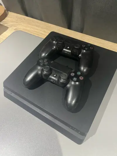 Consola PS4 con dos controles en buen estado - miniatura 2