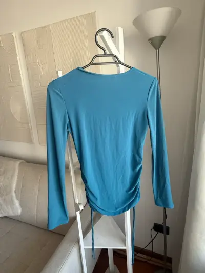Polera manga larga azul con fruncido Zara - miniatura 2