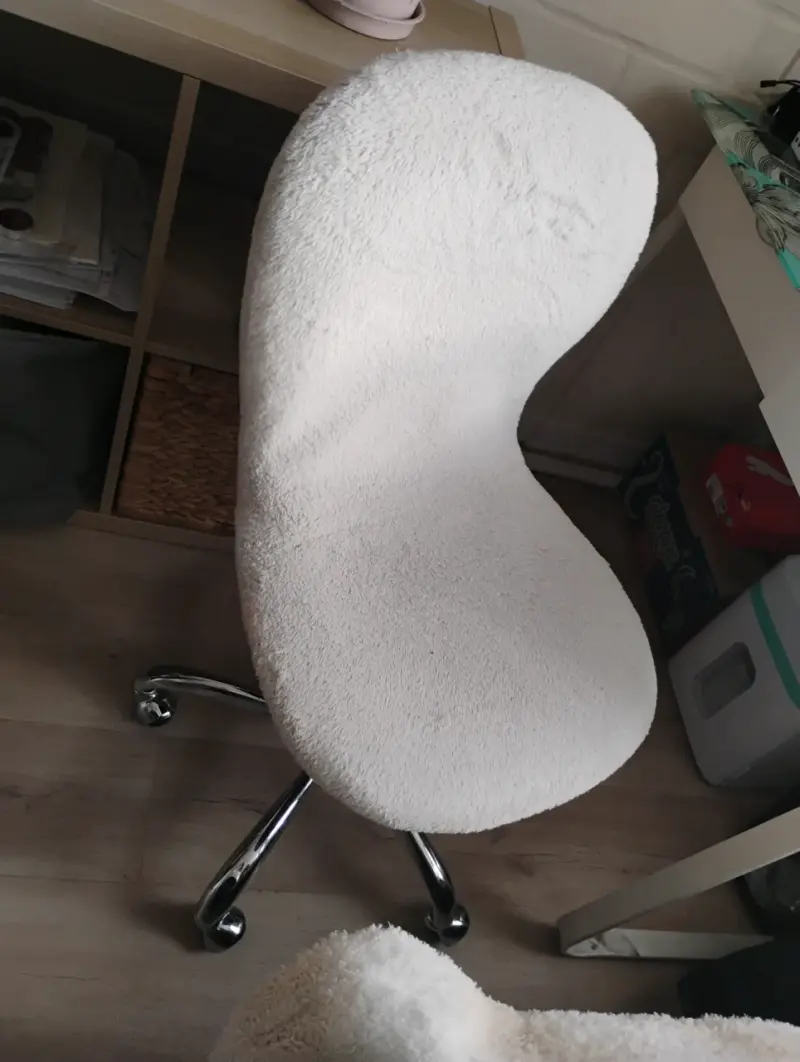 Escritorio con cubierta floral y silla giratoria - 3