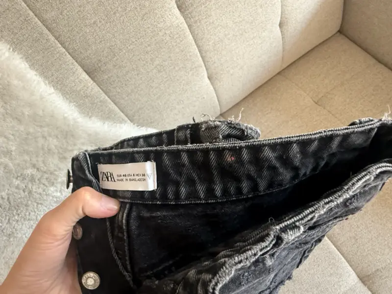 Shorts de jeans negros desgastados Zara - 4