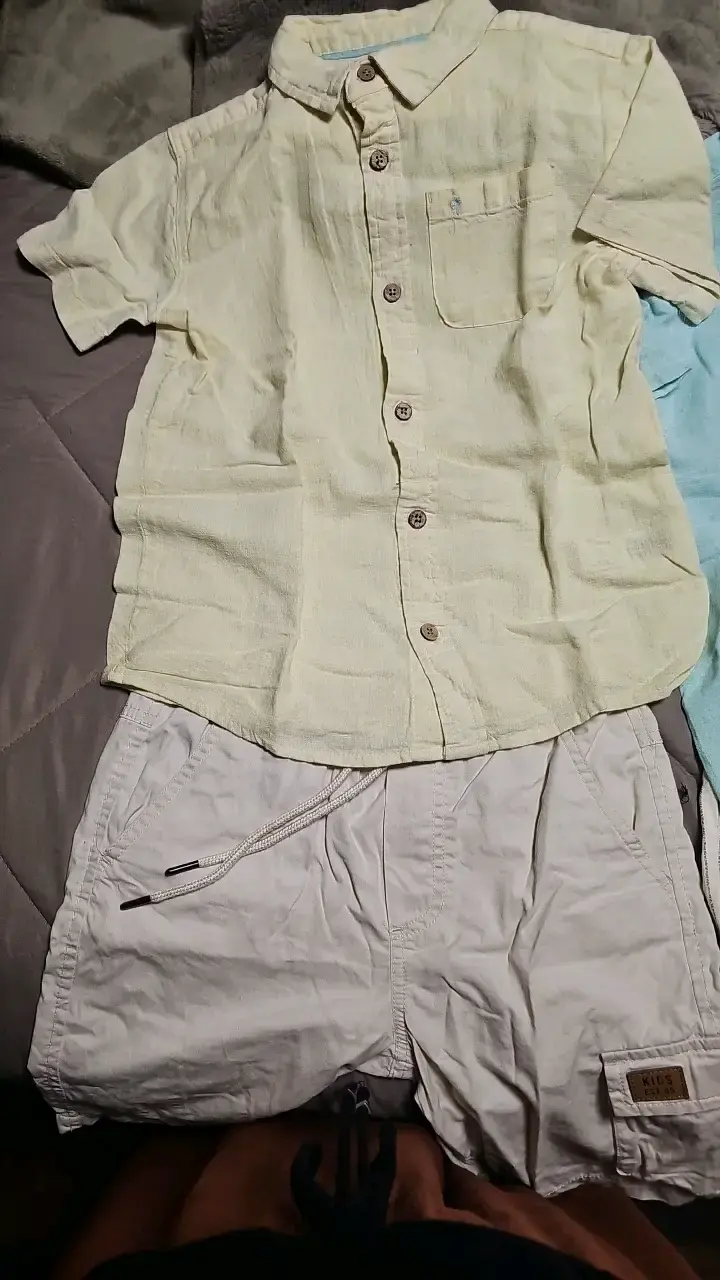 Conjunto de ropa infantil camisa y shorts - 1