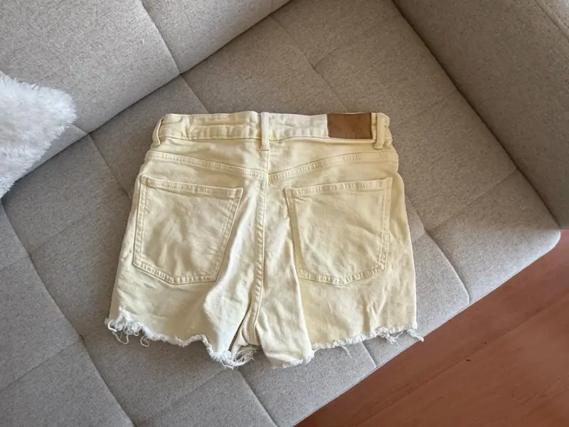 Shorts de mezclilla amarillos Zara - 2