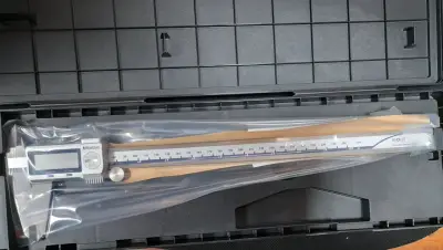 Calibrador digital Mitutoyo con pantalla LCD - miniatura 2