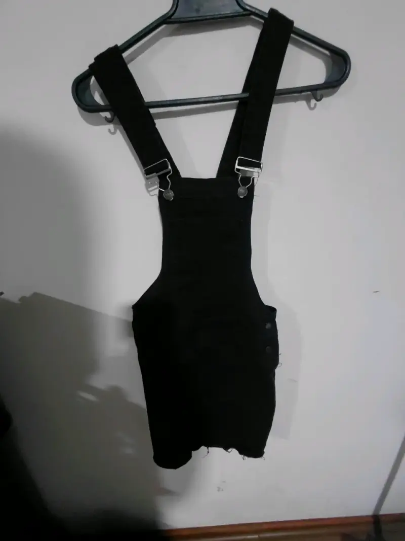 Jardinera negra de mezclilla para mujer
