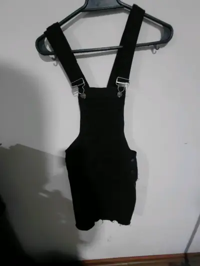 Jardinera negra de mezclilla para mujer - miniatura 1